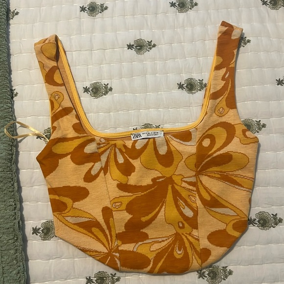 Zara Tops - zara small crop top orange pattern